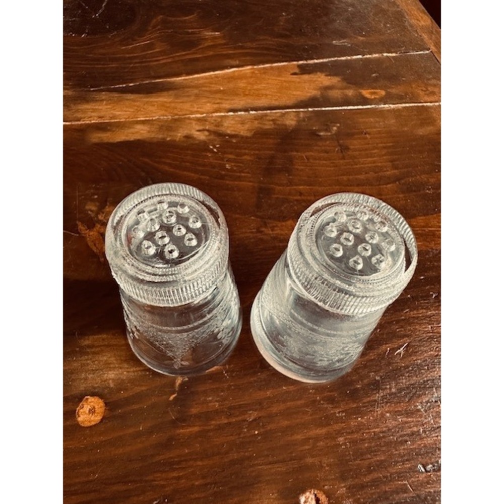 Vintage Etched Clear Glass Salt and Pepper Shakers Floral Lace Pattern Set of 2 - Picture 3 of 7